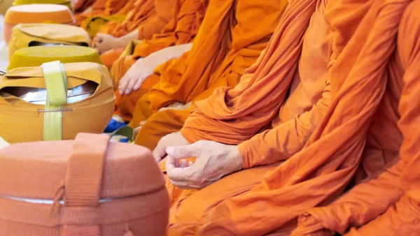 ฝันเห็นพระ