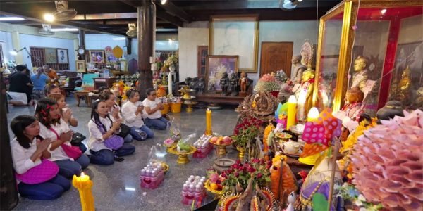 ขอพรกุมารทอง-"Ask for blessings from Kuman Thong"