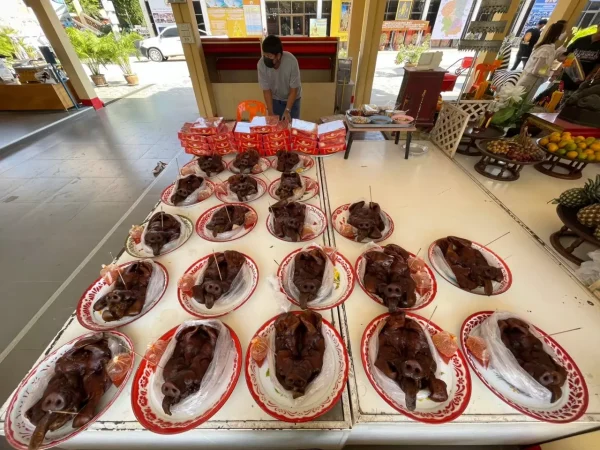 หลวงพ่อสมหวังให้โชคปีใหม่ -"Luang Phor Somwang brings luck in the new year."