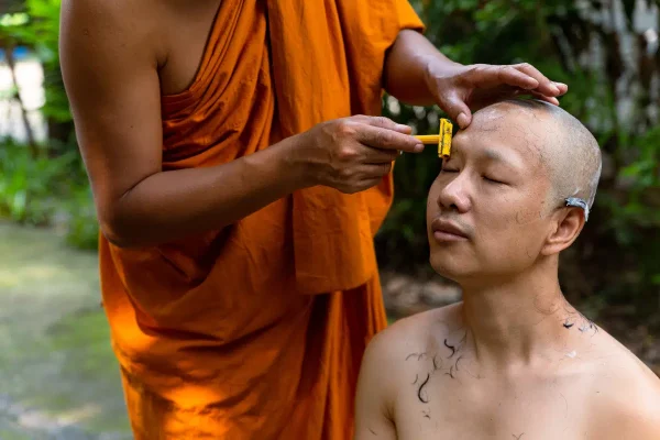 ฝันว่าแฟนบวชพระ - "Dreaming that your boyfriend is ordained as a monk"