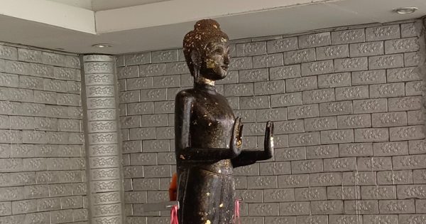 ขอพร หลวงพ่อทอง - "Ask for blessings from Luang - Phor Thong"