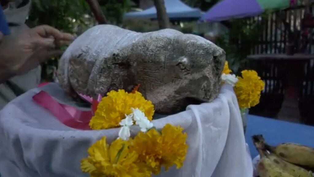 รูปปั้นช้างโบราณ doll elephant