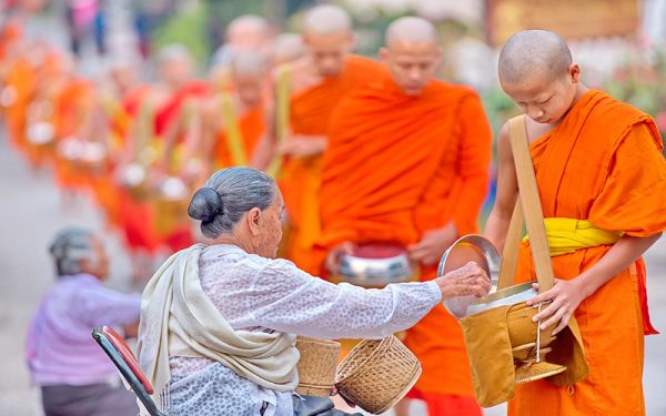 ฝันใส่บาตรพระด้วยเงิน20บาท-punlekded.com
