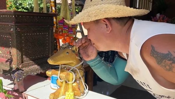 แห่ขอเลขเด็ดพระพิฆเนศ-punlekded