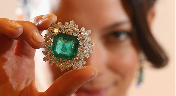 ฝันเห็นเพชรเม็ดใหญ่-"Dream of seeing a big diamond"