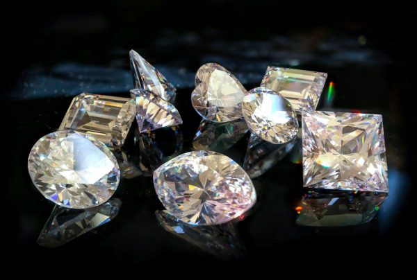 ฝันได้เพชร ตี เลข-"Dreamed of getting a diamond, hit the numbers"