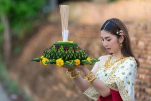 ฝันว่าเก็บเงินในกระทง-"Dreaming about Loi Krathong"