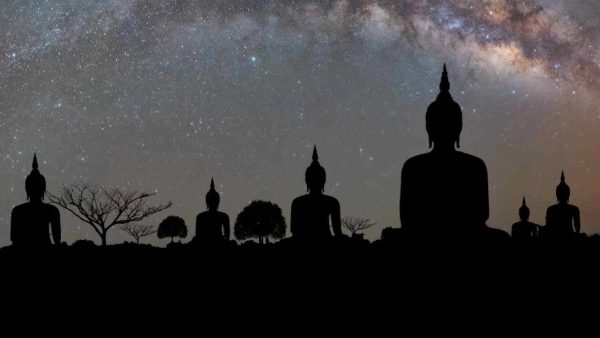 ฝันเห็นพระพุทธรูปสีทอง เลขเด็ด -"Dreaming of seeing a golden Buddha statue, lucky numbers"
