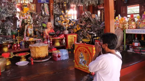 "ไอ้ไข่" วัดสนามชัย-"Ai Khai Sanam Chai Temple"