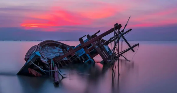 ฝันว่าเห็นเรือจม - "Dreamed of seeing a sinking ship"