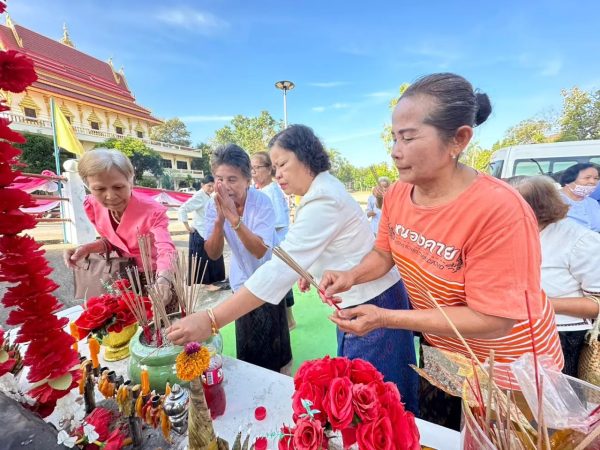 ขอพร ท้าวเวสสุวรรณ เลขเด็ด-"How to light incense to ask for Thao Wessuwan's lottery numbers"