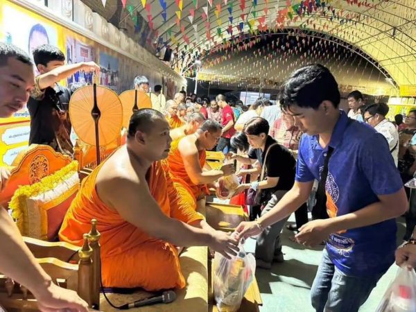 หลวงพ่อหนุนดวง -"Reverend Father Nun Duang"