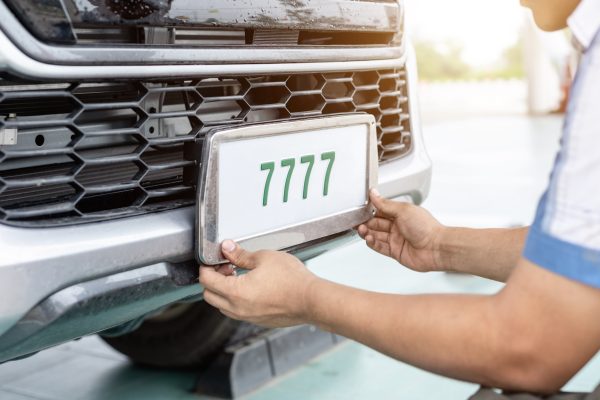 เช็คเลขทะเบียนรถมงคล - "Check the auspicious license plate number of the car"