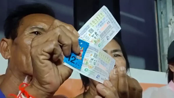 ถูกหวยซื้อเลขที่บ้าน -"Win the lottery and buy house numbers."