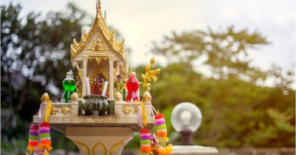 ฝันเห็นศาลพระภูมิ-"Dream of seeing the Phra Phum Shrine"