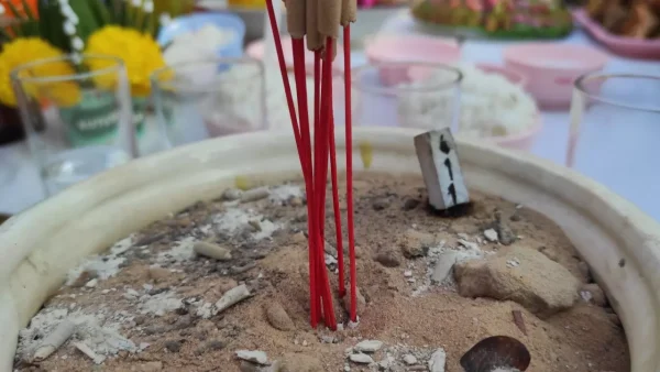 พิธีแห่ไข่เซ่นไหว้ศาลปู่ตา-"Fortune telling incense numbers" 