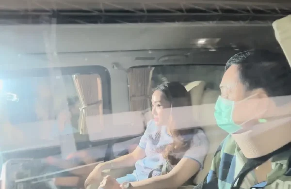 ทักษิณ เดินทางกลับบ้านจันทร์ส่องหล้า-"Thaksin returns to his hometown of Chansongla."