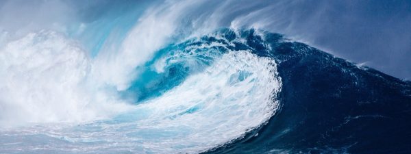 ฝันเห็นคลื่นยักษ์โถมใส่แต่ไม่โดน - " Dreamed of seeing a giant wave crashing at us but not being hit. "