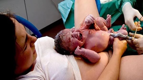 ฝันเห็นคนอื่นคลอดลูก เลขเด็ด-"Dreaming of seeing someone else giving birth is a lucky number."