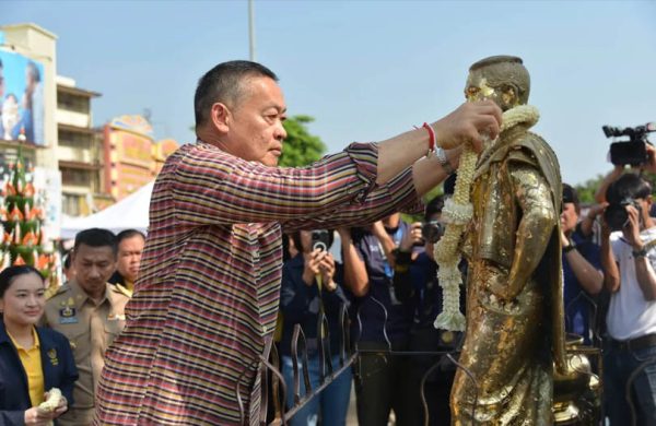 เลขเด็ด ทะเบียนรถนายก - "Lucky numbers for the Prime Minister's car license plate"