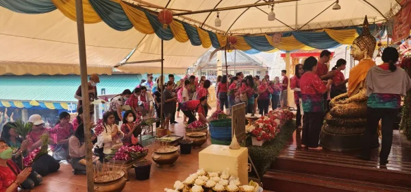ขอพรหลวงพ่อสมหวัง-"Ask for blessings from Father Somwang"