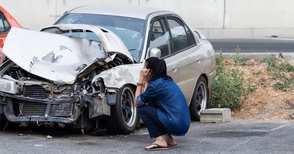 ฝันเห็นรถชนกันต่อหน้า-"Dream of seeing a car crash in front of you"