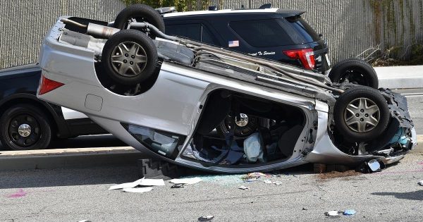 ฝันว่ารถคว่ำ หงายท้อง-''Dreamed that the car overturned and tipped over''
