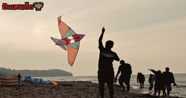 ฝันเห็นเด็กเล่นว่าว-"Dream of seeing children flying kites"