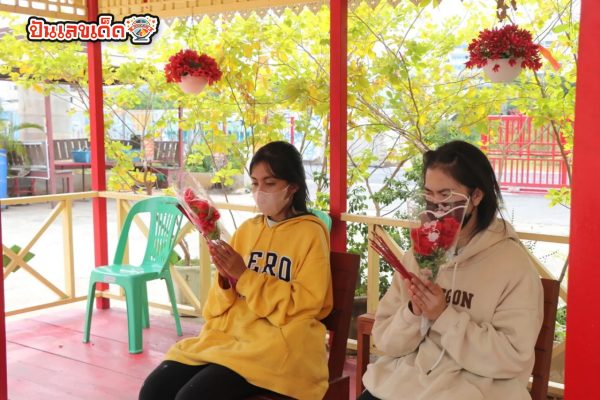 ขอเลขเด็ด ท้าวเวสสุวรรณวัดสนามชัย-"Ask for lucky numbers from Thao Wessuwan, Wat Sanam Chai."