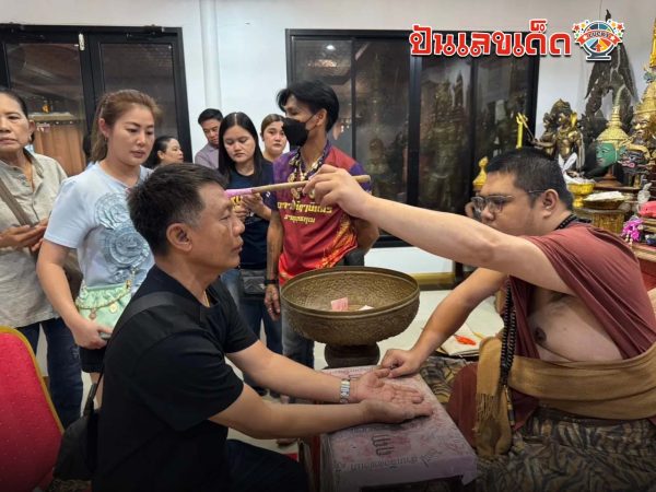 รูปภาพพระลักษณ์หน้าทอง เจิมฝ่ามือของ lekdedonline
